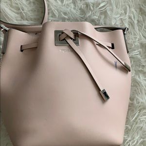 Bucket bag. MK Miranda collection in light pink.